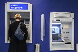 Le bollette intaccano i risparmi: è boom di prelievi dai conti correnti