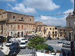 Grotte, tunisino ferito con un forchettone
