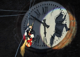 Befana, la tradizione della calza è intramontabile: la storia della vecchina e dei suoi doni