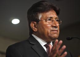 Pakistan: in migliaia ai funerali dell'ex presidente Musharraf