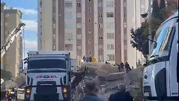 Tra i palazzi crollati di Adana, in silenzio in cerca delle voci dei sopravvissuti