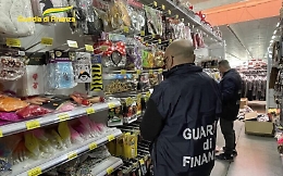 Oltre 1.200 articoli di carnevale pericolosi sequestrati in negozio cinese