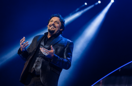 Enrico Brignano e "Ma&hellip;diamoci del tu" ritorna a Catania