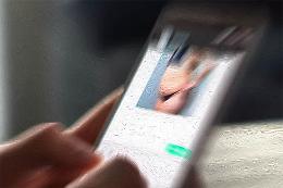Militello Val di Catania, pubblica sui social un video in cui fanno sesso, la picchia, dà fuoco ai vestiti e minaccia di ucciderla: fermato dai Cc