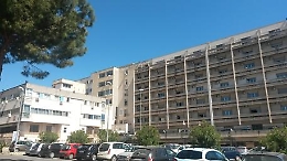 Firma e si fa dimettere dall'ospedale e sparisce: giallo a Palermo