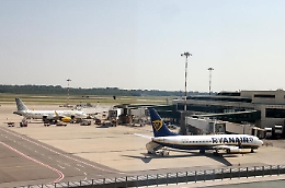 Bimbo nasce sull'aereo a 10mila metri di quota, sul volo Dubai Milano