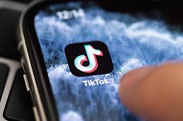 Litiga con l'ex marito su TikTok e lo fa picchiare a sangue: arrestata (insieme ad altre cinque persone)