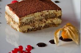 Morta dopo avere mangiato tiramisù vegano, indagati i produttori: «Siamo addolorati»