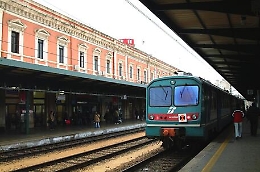 Meno treni, più lenti e più vecchi: il buco nero delle ferrovie in Sicilia