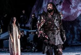 Aiace &ldquo;dramma borghese&rdquo; con la musica protagonista