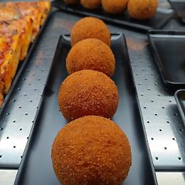 Dopo il "pani câ mèusa", nel Palermitano anche l'arancina con la milza