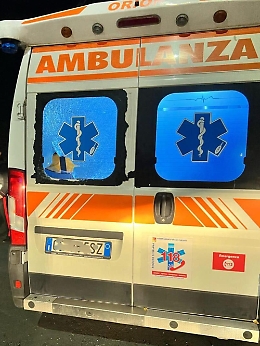 Uccide il figlio nel Catanese, danneggiata ambulanza del 118