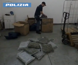 San Cristoforo, la cassaforte dei narcos: trovato un deposito di 30 chili di droga 