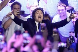 In Argentina stravince (contro ogni pronostico) Milei: il suo partito arriva al 40% 