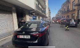 Giarre, minaccia il suicidio lanciandosi dal decimo piano: salvato dai carabinieri