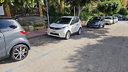 Il centro cittadino è terra di nessuno e spuntano anche i furbetti della park card