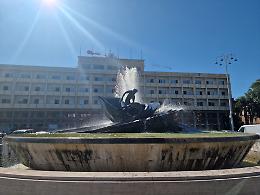 Senza protezioni né viabilità sicura in un cantiere in piazza Verga: due denunciati