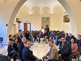 L'opposizione in ritiro ha deciso:  "Mozione di sfiducia contro Schifani"