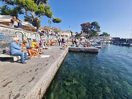 Estate infinita in Sicilia: a San Giovanni Li Cuti ancora bagni e tintarella