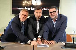 Mozione di sfiducia delle opposizioni. «Chi non la firma sta con Totò Schifani». E si apre il dibattito sulle primarie