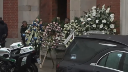 I funerali di Ornella Vanoni a Brera tra affetti più cari, colleghi e cittadini: la nipote Camilla canta per lei