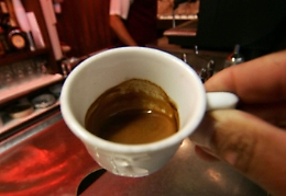 Caff&egrave; e allenamento: la guida definitiva per usare la caffeina come alleata di performance (senza farsi male)