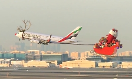 Il volo Emirates A380 decolla con la slitta di Babbo Natale: il video AI con milioni di visualizzazioni