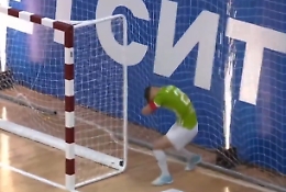 Scintille in volto al capitano: il "fuoco freddo" colpisce Dmitry Khusainov a Kemerovo (che rischia un occhio)