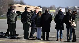 Il ritorno a casa in una bara di Achille, Chiara, Giovanni, Emanuele e Riccardo: lo strazio di famiglie e amici