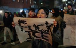 &ldquo;Nessun riposo per ICE&rdquo;: Un corteo di rumori e veglie a Minneapolis dove dormono gli uomini della polizia anti-immigrazione