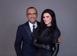 Pausini co-conduttrice delle cinque serate di Sanremo. Conti: &laquo;L'ho convinta cantando sotto casa sua "La solitudine" per 30 giorni"&raquo;