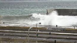 Mareggiate, chiude il porto a sud di Messina: traghetti deviati e vertice sul ritardo dei lavori