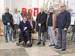 Croce di giubbotti salvagente a Marsala: una preghiera per la nostra ipocrisia