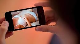 Il caso di revenge porn all&rsquo;ombra di Matteo Messina Denaro: nel nome del boss "vicino di casa" le spilla 25mila euro