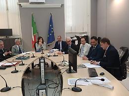 La sicurezza entra nei locali dalla porta principale: in prefettura il patto che punta su telecamere, rete istituzionale e responsabilit&agrave;