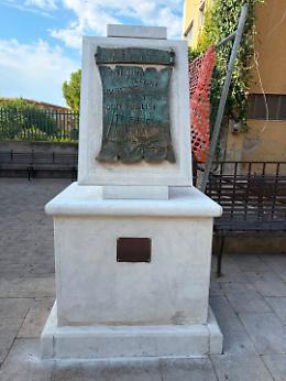 Ispica, la stele delle vittime di mafia torna al suo decoro originario