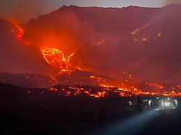 Etna, basta cenere, rimane solo "la parte buona": nuova bocca a quota 3.100, due colate alimentate