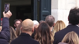 Papa Leone e la visita a sorpresa in Senato per ammirare la Bibbia manoscritta del '400