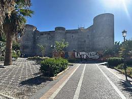Deserto in piazza Federico di Svevia: «Riaperta, ma non è ancora bastato»
