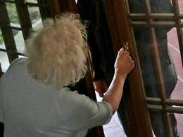 La “truffa del balcone”: una novantenne derubata da una finta donna delle pulizie