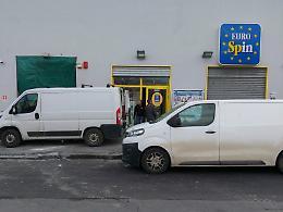 Colpo "grosso" all&rsquo;Eurospin: a Catania &egrave; caccia ai 4 banditi. La svolta dai filmati