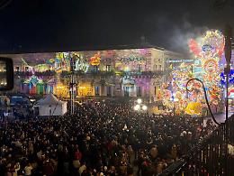 Luci, satira e magia: il Carnevale di Acireale ritrova il suo splendore