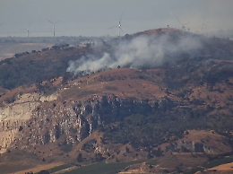 Montagna Grande brucia: tre focolai, sospetto di incendio doloso e patrimonio naturale a rischio