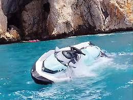 Dal mare ai social, le acrobazie degli acquascooter su TikTok. L'accesso alle aree protette e i divieti della Capitaneria
