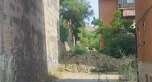 Enna Bassa, muro crollato in viale delle Olimpiadi: scatta la protesta per i ritardi nella ricostruzione