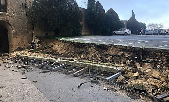 Cede il muretto del cimitero di Enna in piazzale Di Dio: e i tempi per il ripristino si allungano