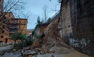 Paura a Enna, Harry fa crollare muri e blocca strade