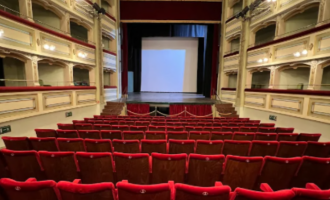 Un cinema nel Teatro Neglia nel fine settimana: "Non spegniamo un palcoscenico"