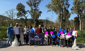 Plastic Free al Bosco Bellia: volontari e bambini trasformano la pulizia in un messaggio di speranza