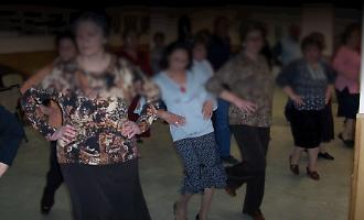 Il Comune di Enna d&agrave; lo sfratto al Centro Anziani, i nonnini lo occupano: &laquo;Non vogliamo andare via da qui&raquo;